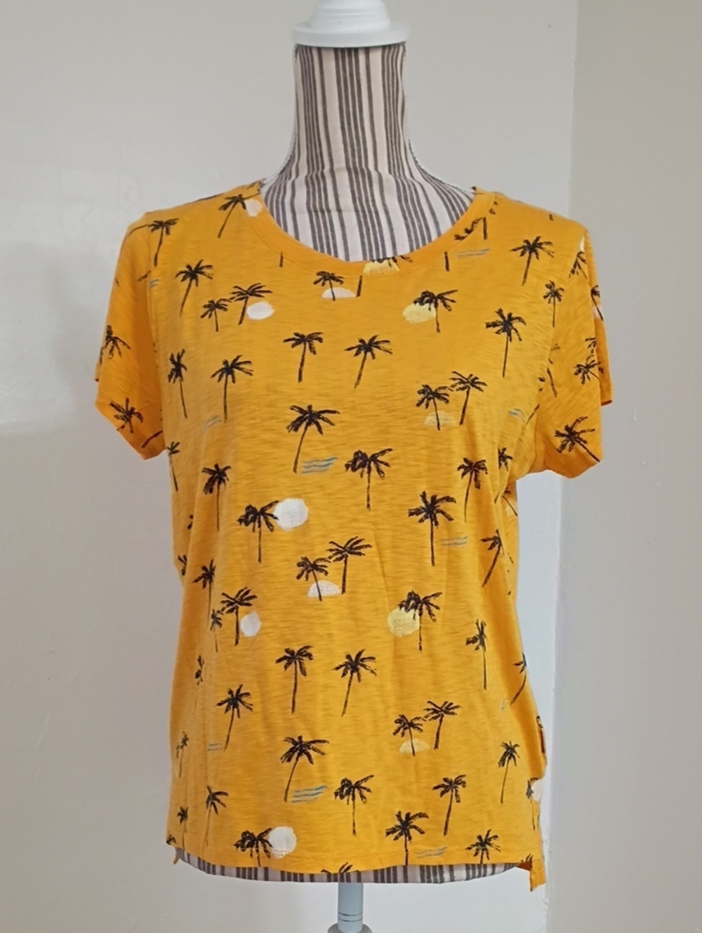 Lucky Brand Yellow All Over Palm Tree Tee Size M NWOT
